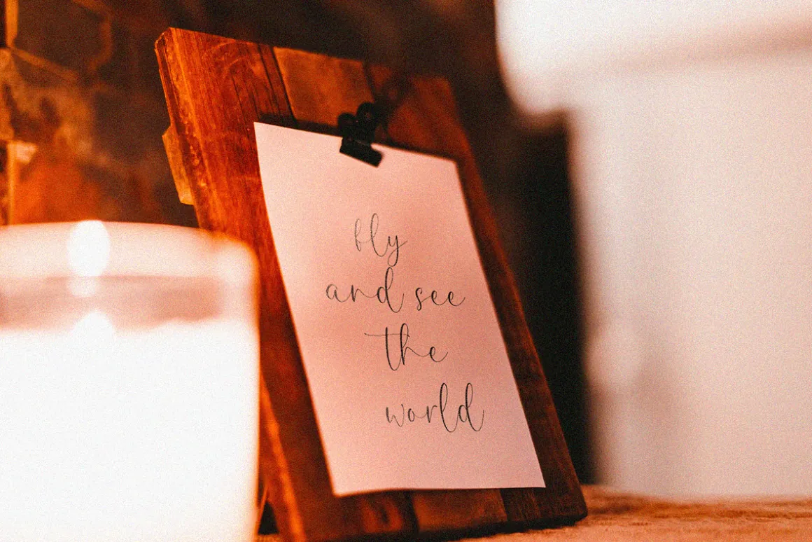 Amellina - A lovely Calligraphy Font