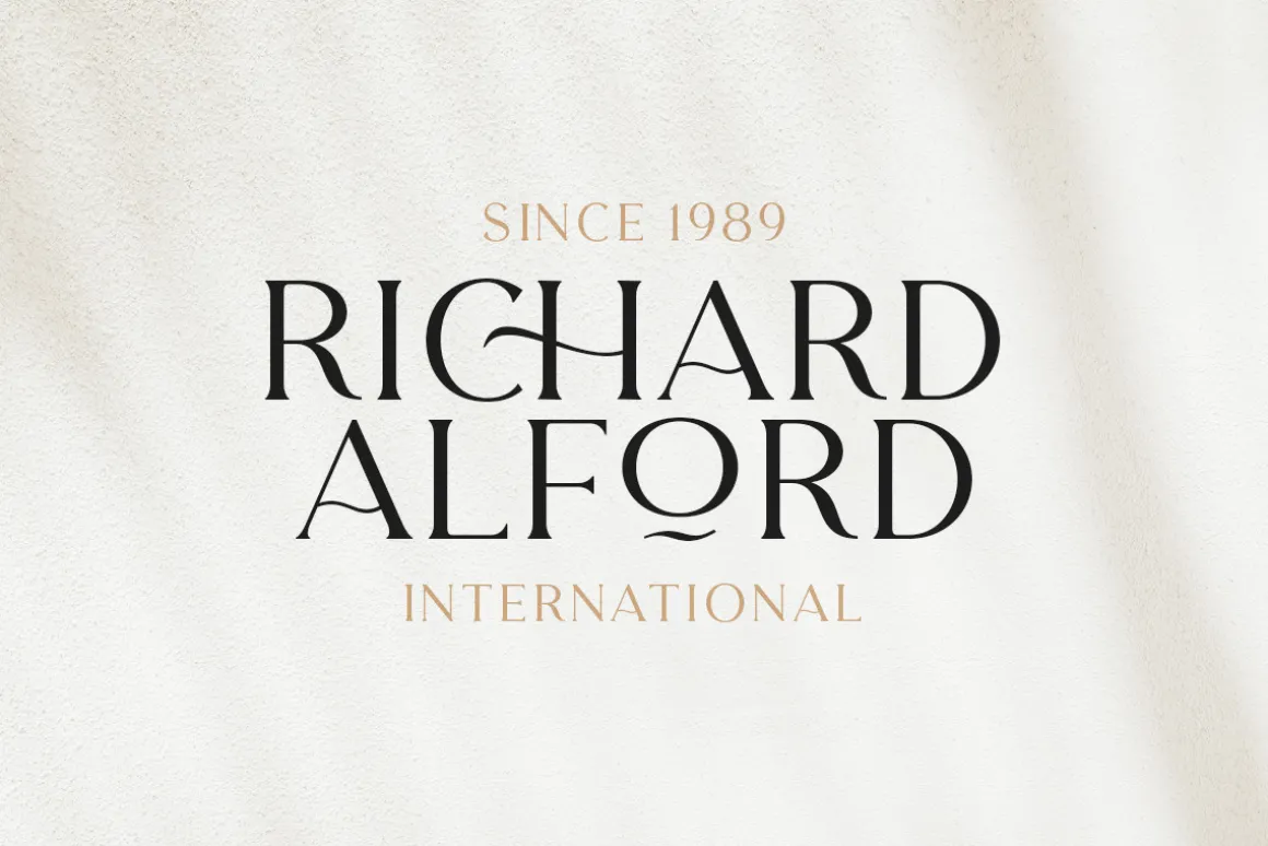 Carentro - Classy Serif