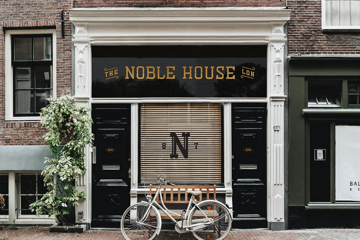 Esbury - A Notched Display Font
