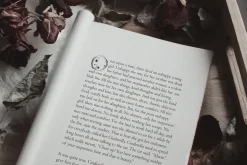 Magic Ivy. Botanical Font.