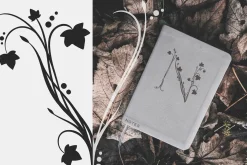 Magic Ivy. Botanical Font.