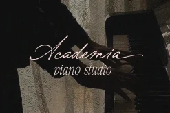 Nostalgia // Vintage Script Font