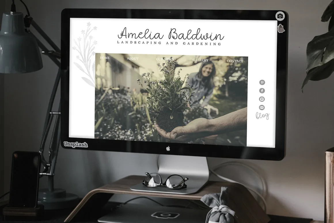 Quaint Garden Floral Font +EXTRAS